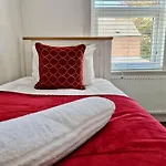 Incredible Private Rooms All With Private Bathrooms In A Fully Serviced House Next To City Centre With Free Parking
